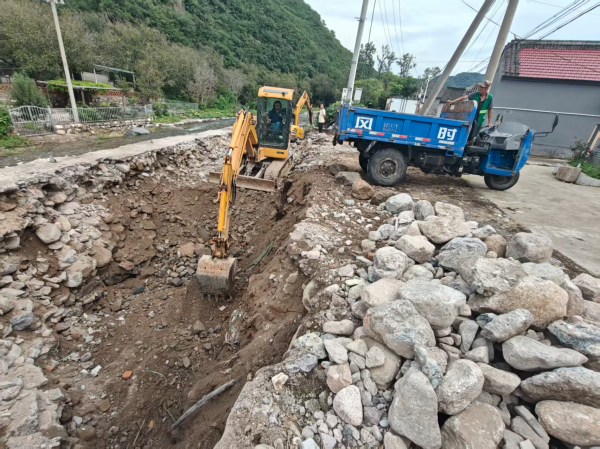 响应 | 怀柔区二谈关村建在河谈上的泊车场废除啦